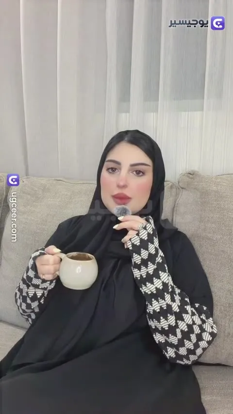 أم تجرّب تطبيق تعليم لطفلها